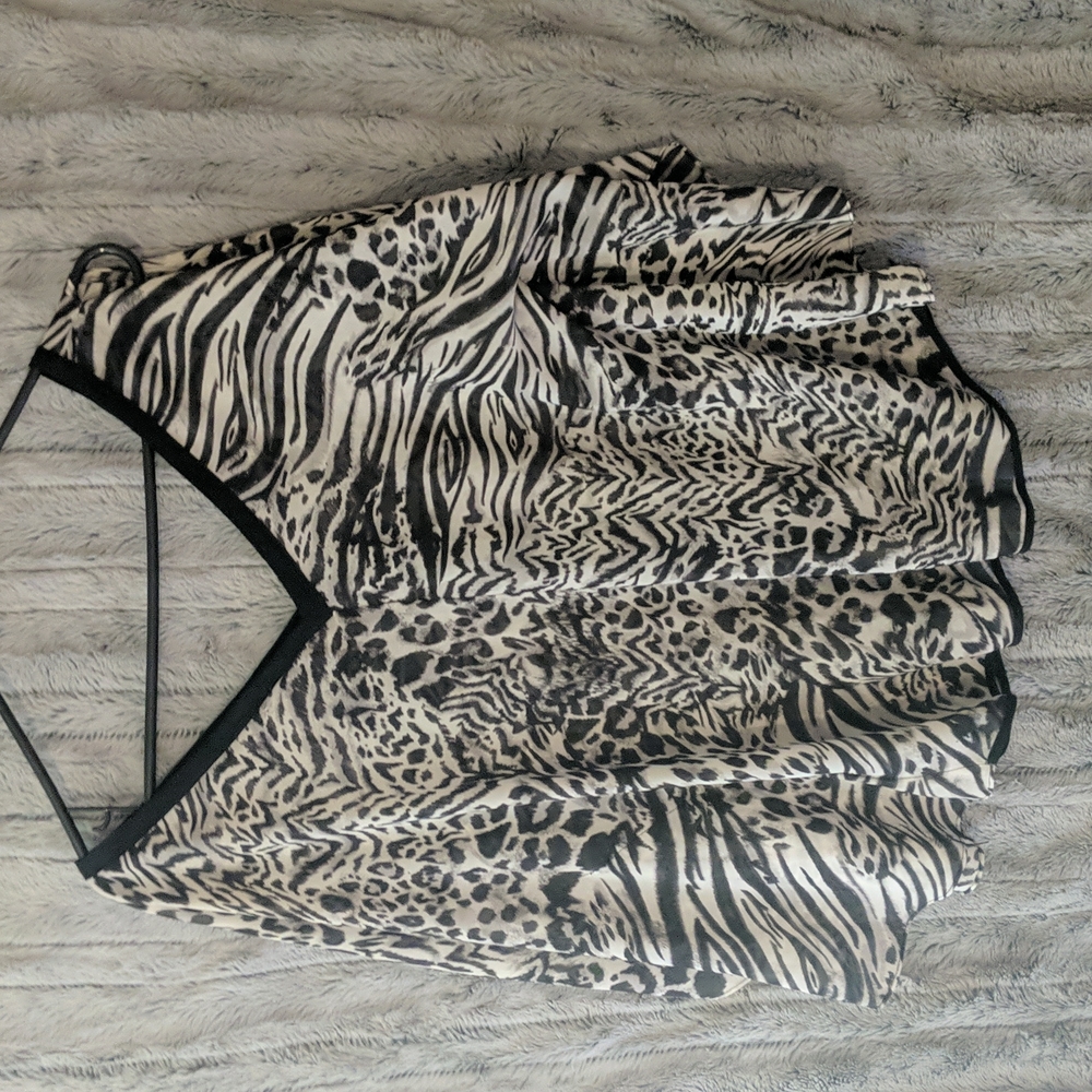 GUESS top. - Picture 2 of 5